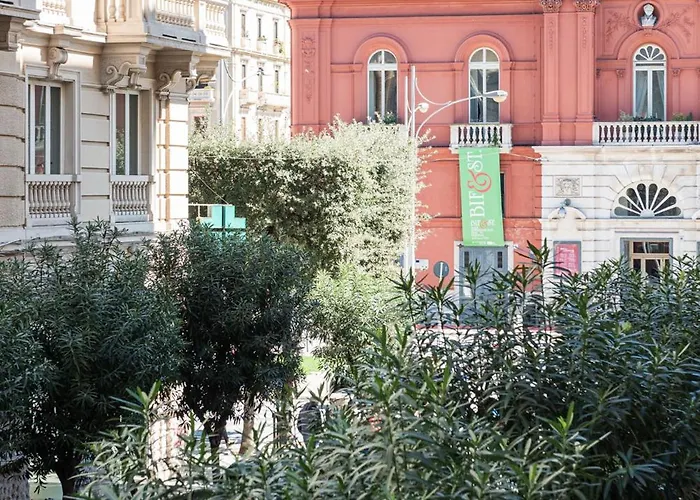 Al Teatro ゲストハウス 3*