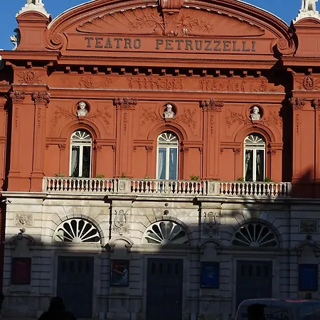Al Teatro باري
