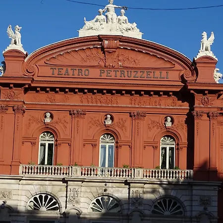 Al Teatro 3* باري